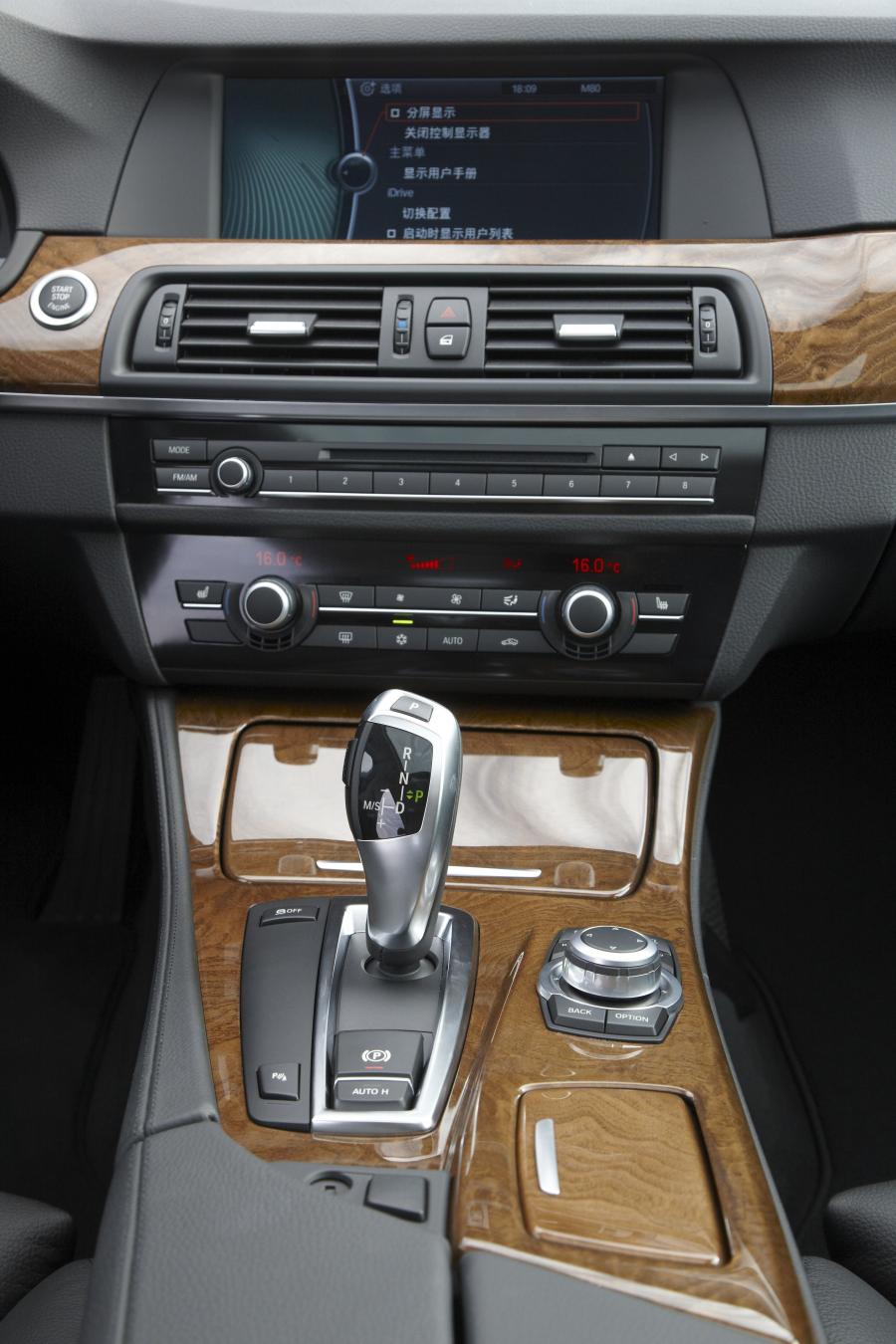  BMW 5-Series Long-Wheelbase 2010 года  (CN) (фото 24 из 77)